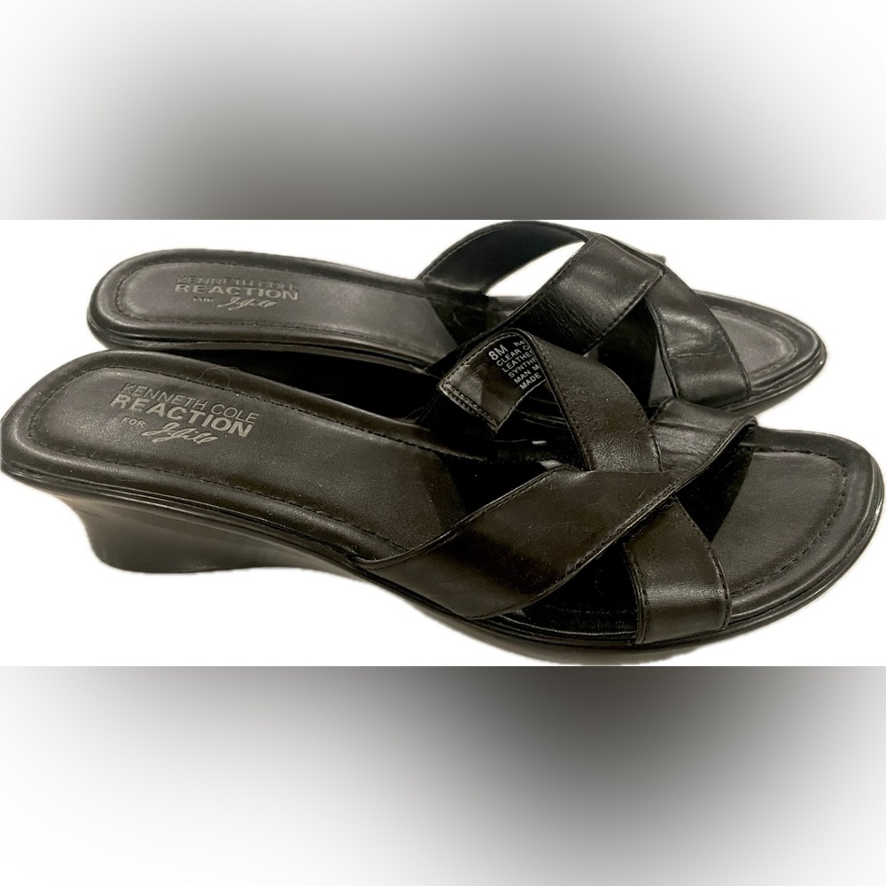 Kenneth Cole Reaction black leather sandals slides 8 NWOB